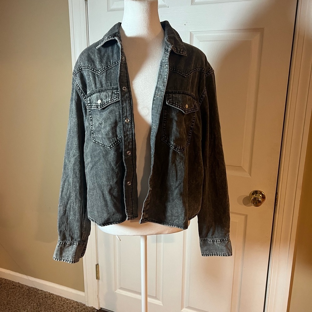 Gap Womens Size M Black Washed Light Weight Cropped Denim Shacket
